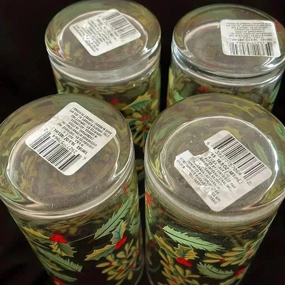 NWT Holly & Berry Glasses 16oz Weighted Bottom Set of 4 - Picture 3 of 3